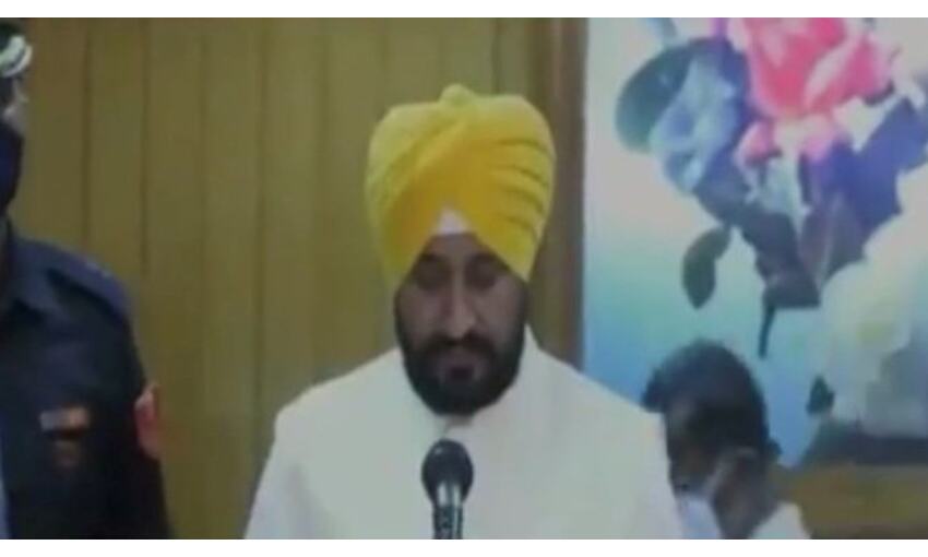 चरणजीत चन्नी बने पंजाब के मुख्यमंत्री, राज्यपाल बनवारी लाल ने दिलाई शपथ
