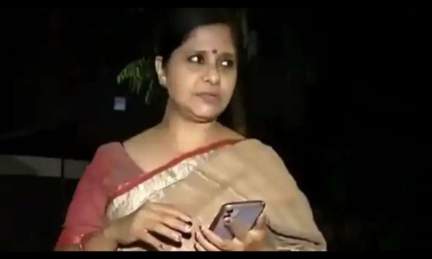 दिल्ली में साड़ी पहनी महिला को रेस्त्रां में आने से रोका, महिला आयोग ने लिया संज्ञान