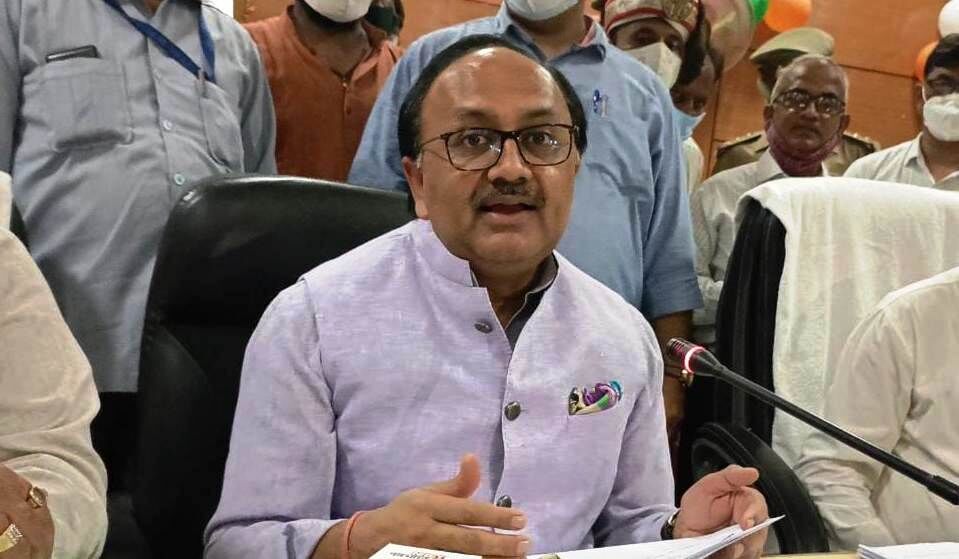 मंत्री सिद्धार्थ नाथ सिंह का आप पर कटाक्ष, बोले -  4 साल में 378 नौकरी देने वाले भी देख रहे यूपी का ख्‍वाब