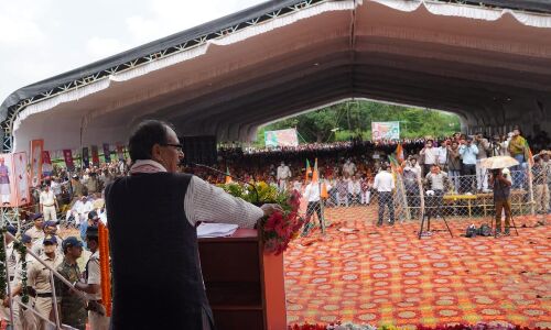 मप्र में गरीबों को मिलेगा अपना मकान, मुख्यमंत्री ने शुरू की भू अधिकार योजना मप्र में गरीबों को मिलेगा अपना मकान, मुख्यमंत्री ने शुरू की भू अधिकार योजना