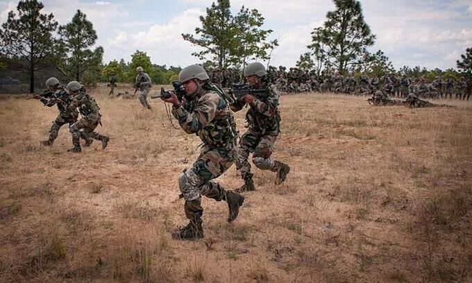 उड़ी सेक्टर में मुठभेड़, 2 आतंकी ढ़ेर, 3 जवान घायल उड़ी सेक्टर में मुठभेड़, 2 आतंकी ढ़ेर, 3 जवान घायल