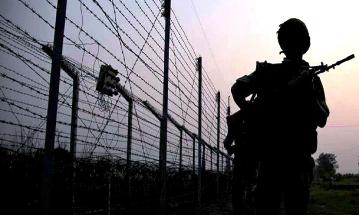 पश्चिम बंगाल : एक बांग्लादेशी महिला के साथ भारतीय महिला तस्कर को BSF ने पकड़ा