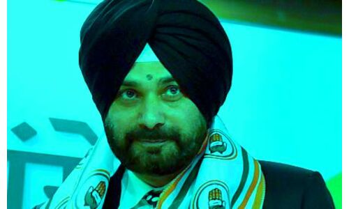 नवजोत सिद्धू मिसगाइडेड मिसाईल, पहले भाजपा पर अब कैप्टन पर गिरे : सुखबीर सिंह