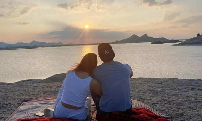 बॉलीवुड के फेमस लवबर्ड आलिया और रणबीर की रोमांटिक तस्वीरें आई सामने, देखें