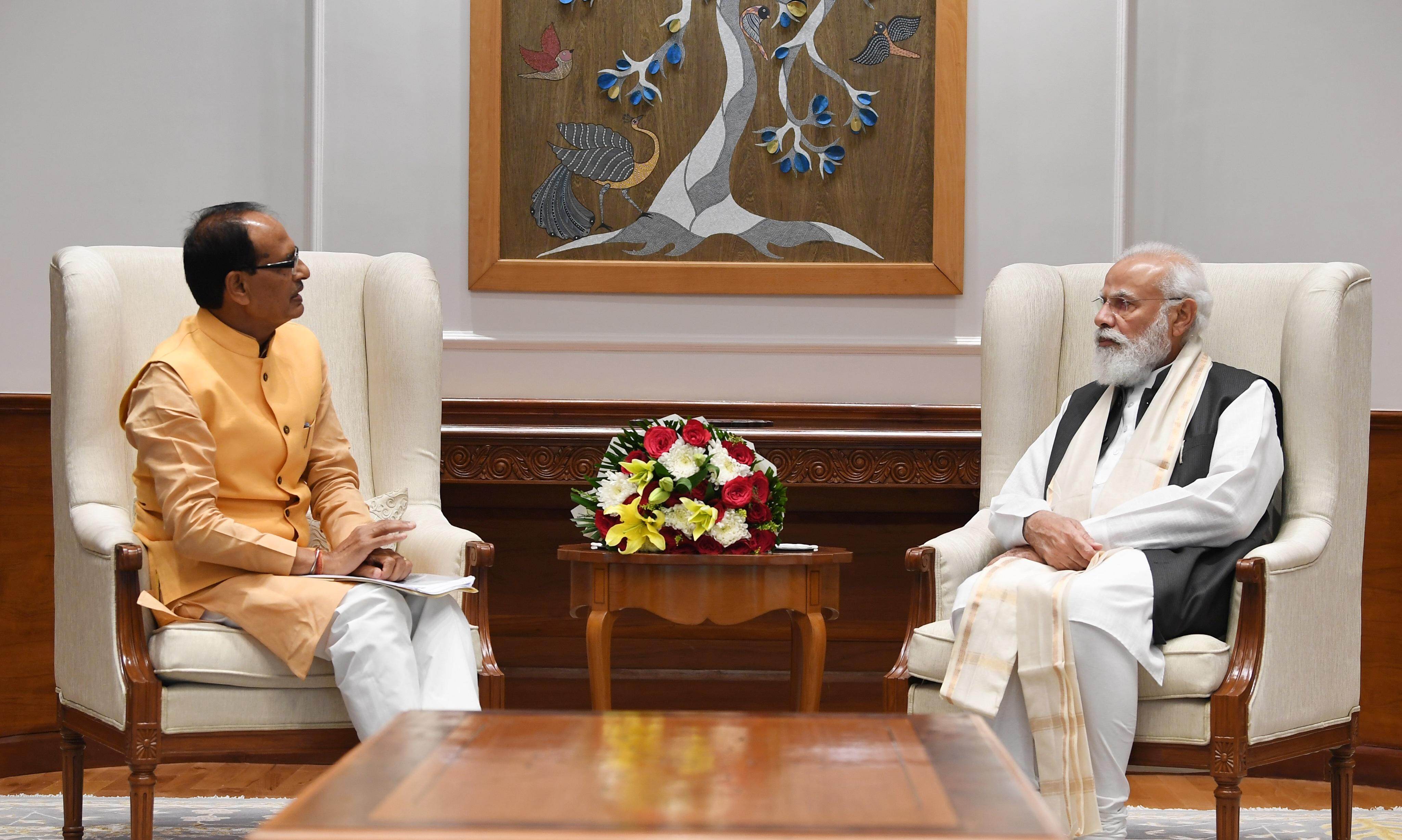 मुख्यमंत्री शिवराज सिंह ने प्रधनमंत्री मोदी से की मुलाकात, योजनाओं से कराया अवगत मुख्यमंत्री शिवराज सिंह ने प्रधनमंत्री मोदी से की मुलाकात, योजनाओं से कराया अवगत