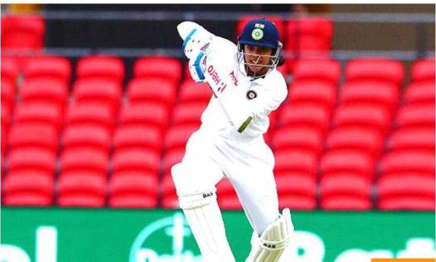 INDWvsAUSW : भारतीय टीम ने पहले दिन बनाए 132 रन, स्मृति मंधाना ने लगाया अर्धशतक