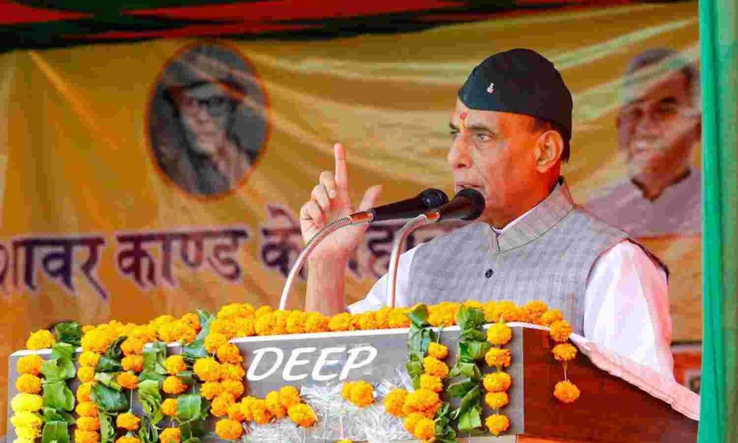 रक्षामंत्री राजनाथ सिंह पहुंचे उत्तराखंड, वीरचंद्र सिंह की प्रतिमा का किया अनावरण