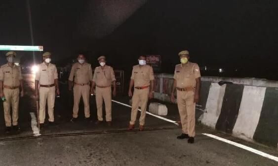 बहराइच-लखीमपुर सीमा पर बढ़ाई गई सुरक्षा, नेताओं के जाने पर लगाई रोक