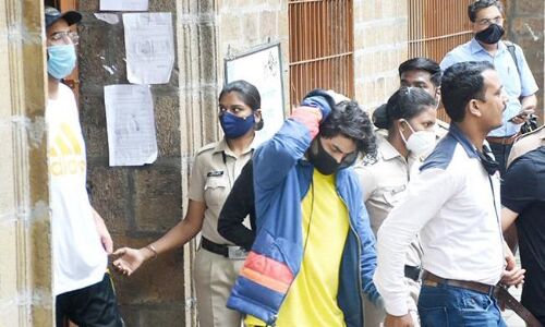 शाहरुख़ खान के बेटे आर्यन की बढ़ी रिमांड, 7 अक्टूबर तक NCB करेगी पूछताछ