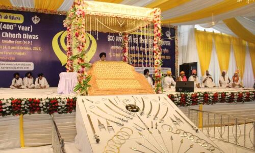 दाता बंदी छोड़ गुरुद्वारा पर शुरू हुआ 400वां प्रकाश पर्व, देश-विदेश से ग्वालियर पहुंचे श्रद्धालु