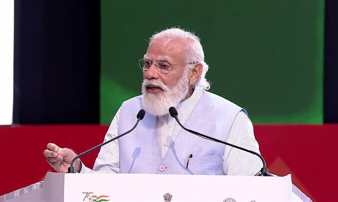 प्रधानमंत्री मोदी ने 75 हजार लोगों को सौंपी आवास की चाबी, लाभार्थियों से किया संवाद