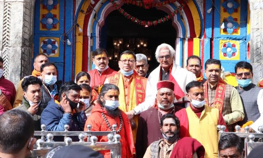 मुख्यमंत्री धामी पहुंचे केदारनाथ, दर्शन कर निर्माण कार्यों का लिया जायजा