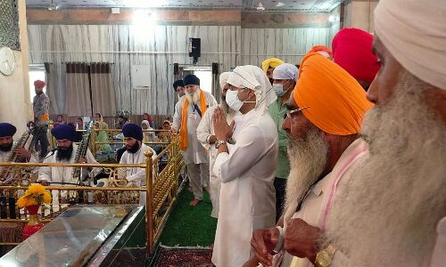 केंद्रीय मंत्री सिंधिया पहुंचे दाताबंदी छोड़ गुरुद्वारा, मत्था टेका केंद्रीय मंत्री सिंधिया पहुंचे दाताबंदी छोड़ गुरुद्वारा, मत्था टेका