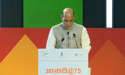 प्रधानमंत्री देश के विकास को लेकर मिशन मोड में काम कर रहे हैं : रक्षा मंत्री