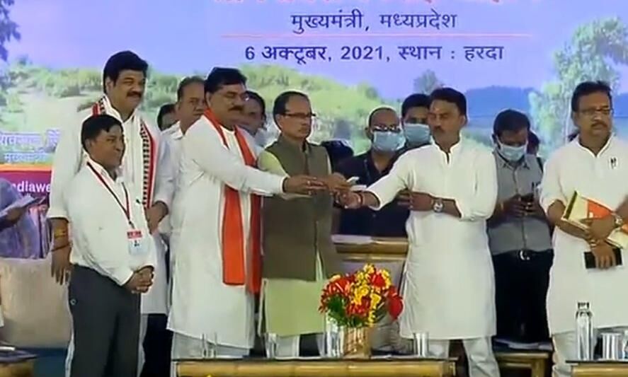 मप्र को नई ऊंचाइयों पर पहुंचाने के लिए हम कटिबद्ध : मुख्यमंत्री मप्र को नई ऊंचाइयों पर पहुंचाने के लिए हम कटिबद्ध : मुख्यमंत्री