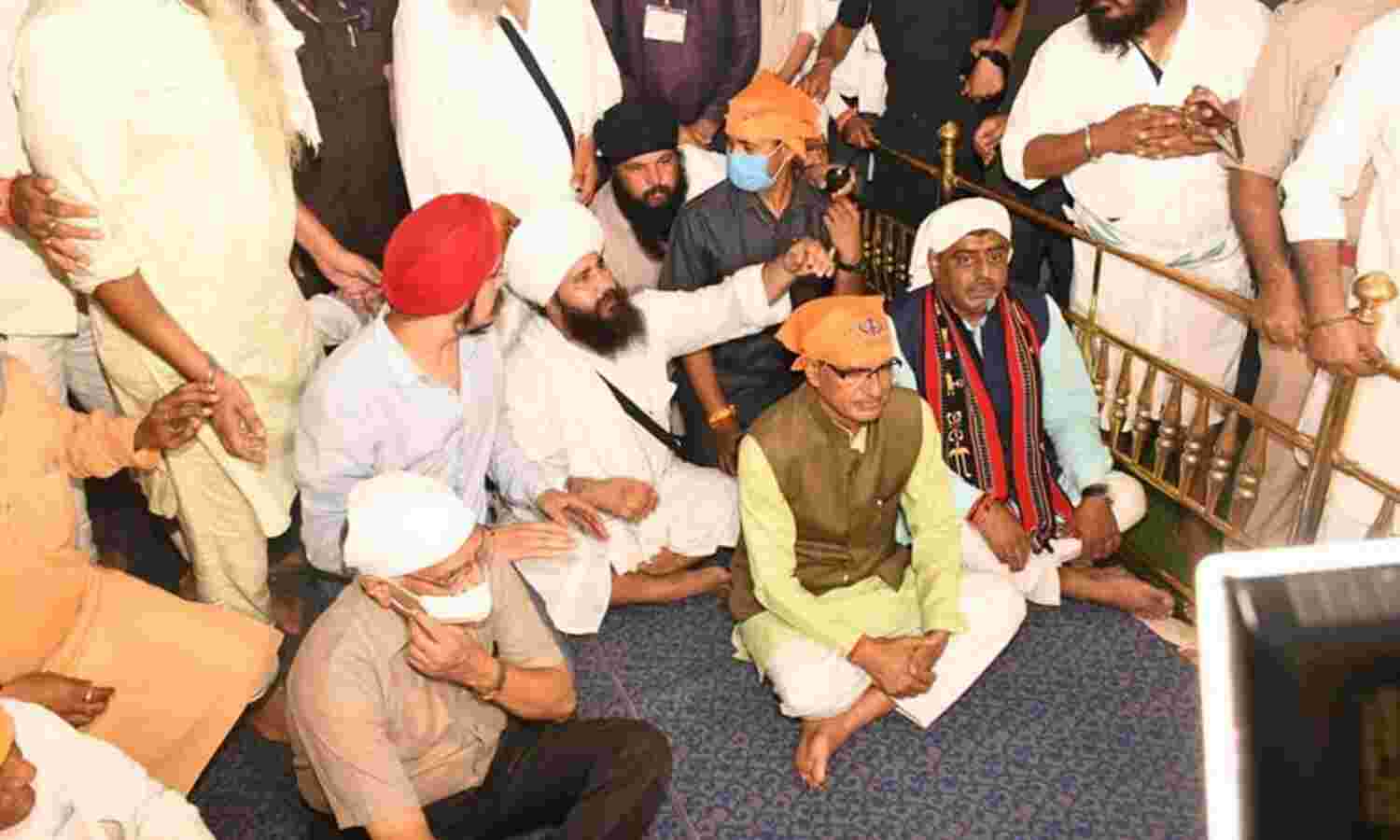 मुख्यमंत्री चौहान ने गुरुद्वारा दाता बंदी छोड़ पर मत्था टेका, गुरु हरगोबिंद साहिब को किया नमन