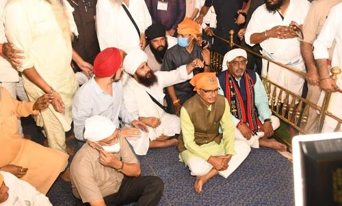 मुख्यमंत्री चौहान ने गुरुद्वारा दाता बंदी छोड़ पर मत्था टेका, गुरु हरगोबिंद साहिब को किया नमन