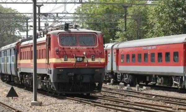 नवरात्रि में चलेंगी पूजा स्पेशल ट्रेनें, दिल्ली और मुंबई के लिए मिली हरी झंडी