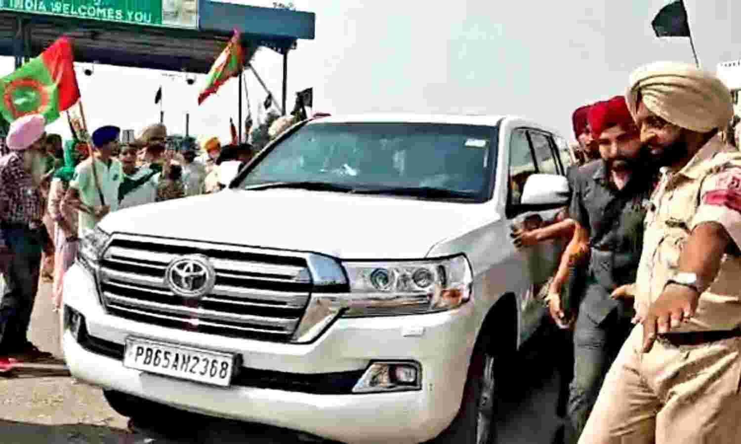 लखीमपुर जा रहे नवजोत सिंह सिद्धू का किसानों ने किया विरोध, लगाए मुर्दाबाद के नारे