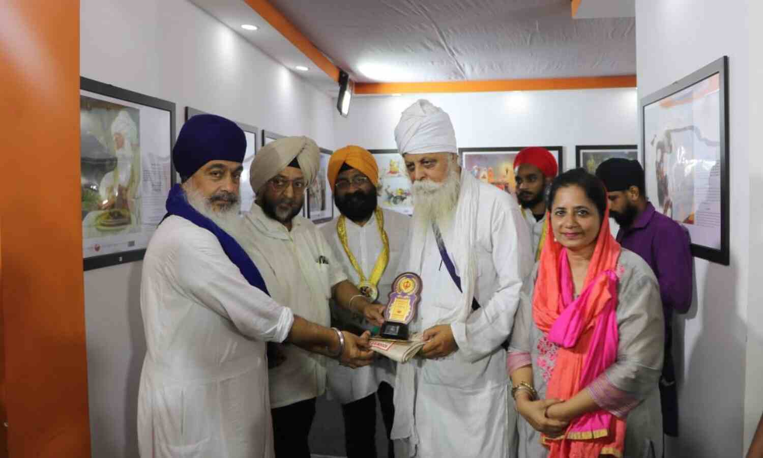 हरगोबिंद साहिब जी के जीवन वृतांत को चित्र प्रदर्शनी में दर्शाया, दर्शकों ने सराहा