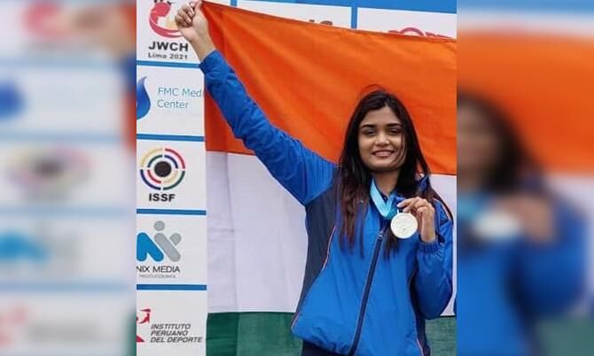 भोपाल की बेटी प्रसिद्धी ने जीता शूटिंग की जूनियर वर्ल्ड चैंपियनशिप में सिल्वर मेडल