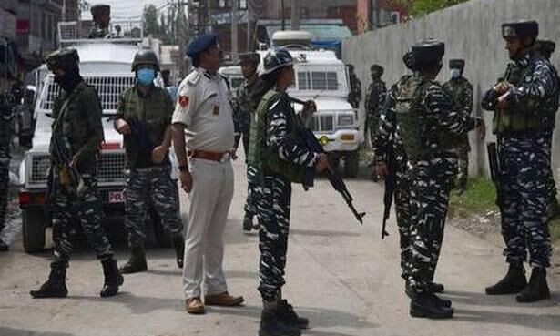 श्रीनगर में आतंकी और सुरक्षाबलों के बीच मुठभेड़, तलाशी अभियान जारी