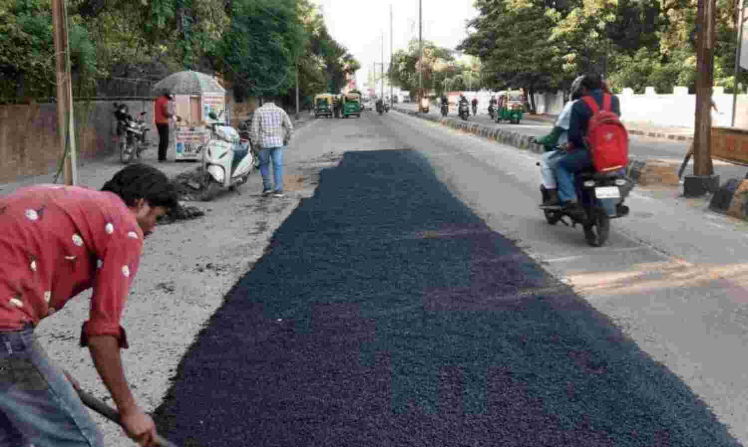 रात की जगह दिन में पेच रिपेयरिंग से शहर में लग रहा लंबा जाम, जनता परेशान