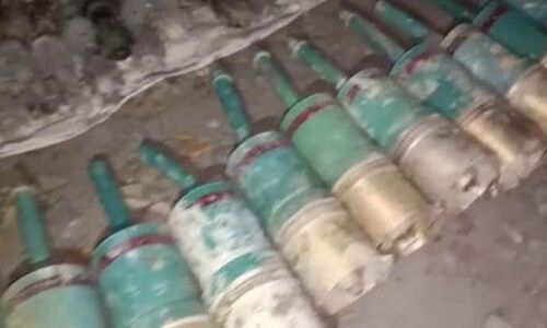 हनीफ स्क्रैप डीलर के गोदाम से 151 मोर्टार, 84 रॉकेट लांचर, 200 KG गोलियां और बम के अवशेष बरामद