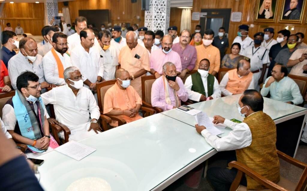 भाजपा के नितिन अग्रवाल ने भरा विधानसभा उपाध्यक्ष का पर्चा