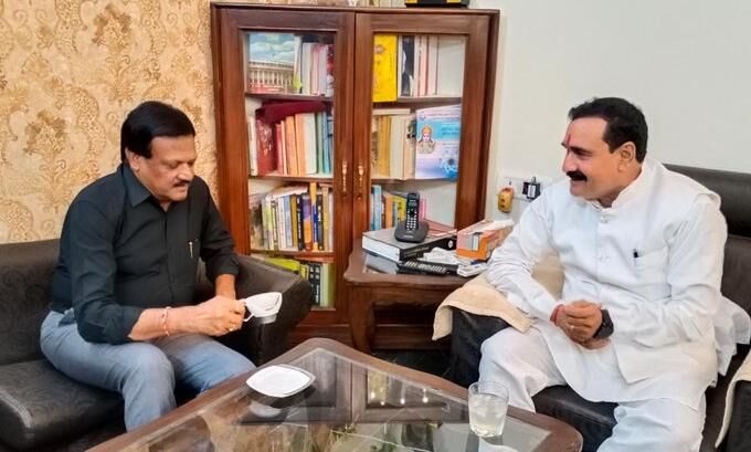 कांग्रेस नेता सज्जन सिंह ने गृहमंत्री मिश्रा से की मुलाकात, अटकलों का बाजार तेज कांग्रेस नेता सज्जन सिंह ने गृहमंत्री मिश्रा से की मुलाकात, अटकलों का बाजार तेज