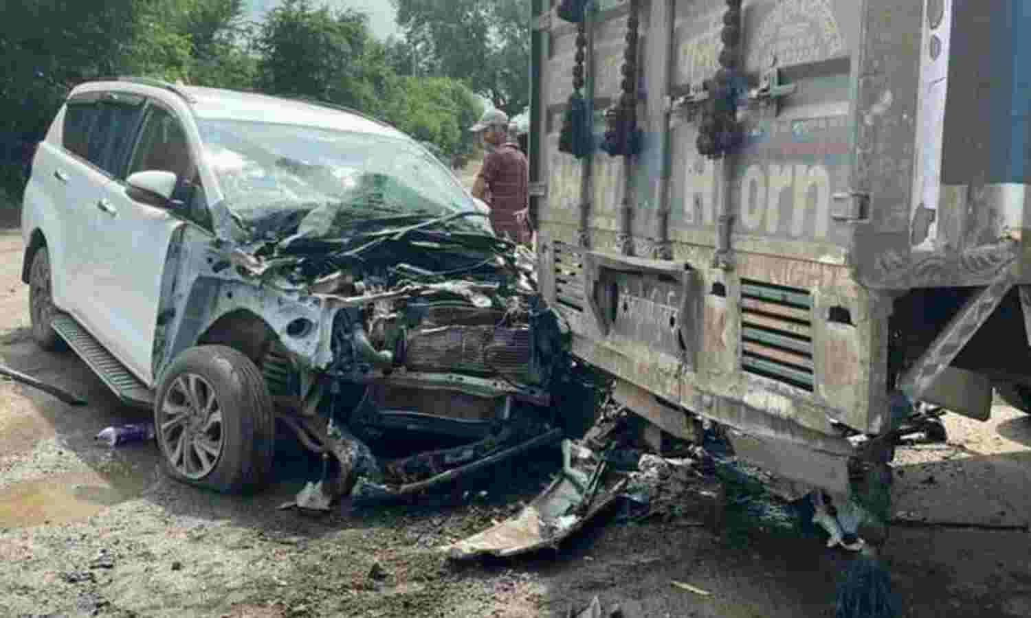 कंप्यूटर बाबा की कार ट्रक से टकराई, बाल-बाल बचे, हादसे को बताया साजिश कंप्यूटर बाबा की कार ट्रक से टकराई, बाल-बाल बचे, हादसे को बताया साजिश