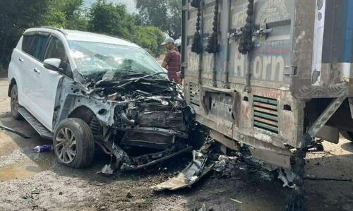 कंप्यूटर बाबा की कार ट्रक से टकराई, बाल-बाल बचे, हादसे को बताया साजिश