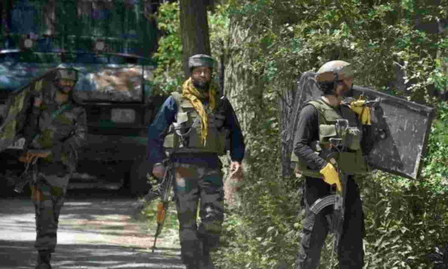 शोपियां में आतंकियों से मुठभेड़, TRF का जिला कमांडर समेत 2 आतंकवादी ढेर