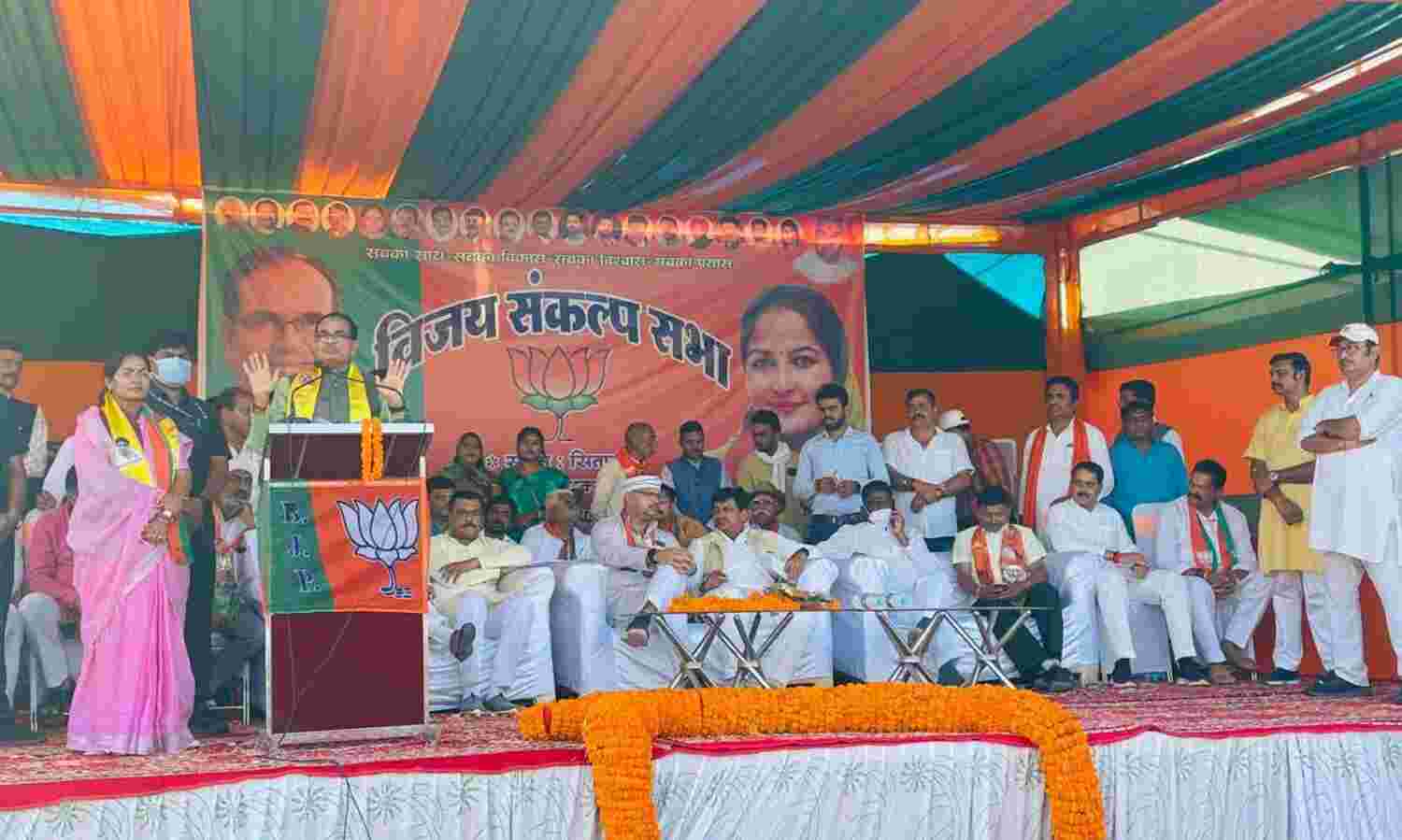 मुख्यमंत्री का कमलनाथ पर तंज, कहा - वह सिर्फ भाषण देने के लिए जनता के बीच जाते हैं