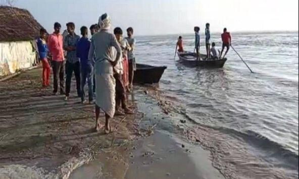 लखीमपुर : घाघरा नदी में नाव पलटी, 10 लोग बहे, राहत कार्य जारी