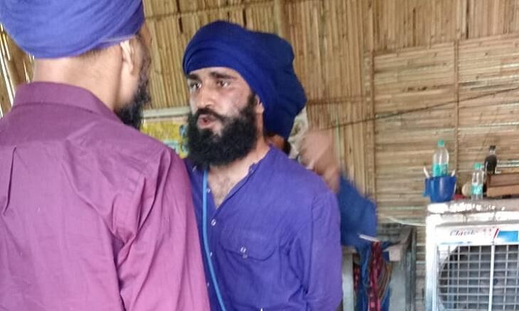 निहंग ने फिर मचाया आतंक, पोल्ट्री फार्म के कर्मचारी का पैर तोड़ा निहंग ने फिर मचाया आतंक, पोल्ट्री फार्म के कर्मचारी का पैर तोड़ा