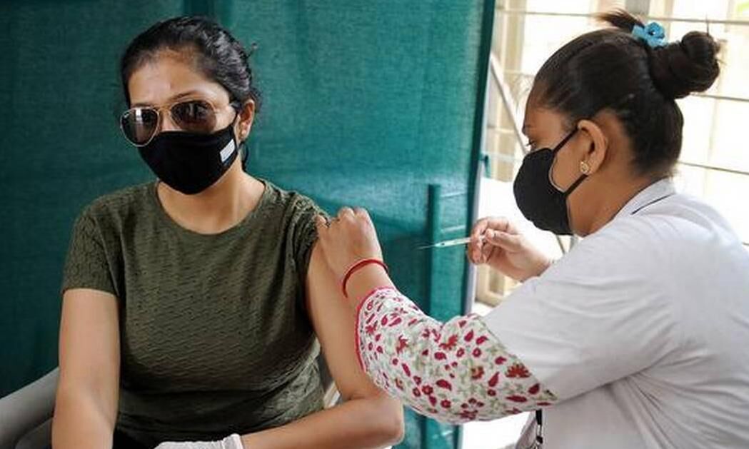 देश ने 278 दिन में लगाई 1 अरब वैक्सीन, केंद्र ने राज्यों को दिए 103 करोड़ निःशुल्क डोज