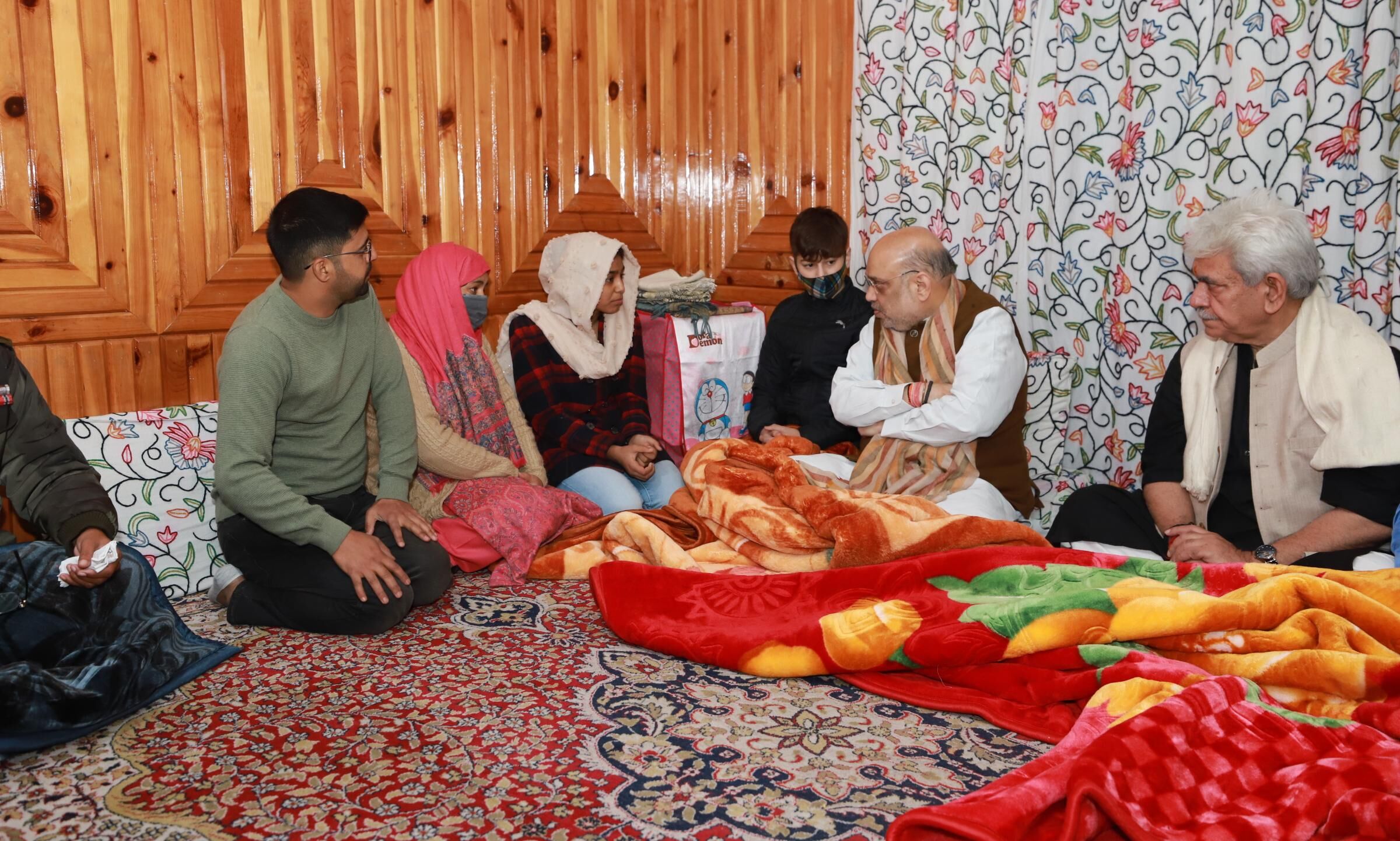 गृहमंत्री अमित शाह 370 हटने के बाद पहली बार पहुंचे श्रीनगर, क्या होगा कोई बड़ा निर्णय ? गृहमंत्री अमित शाह 370 हटने के बाद पहली बार पहुंचे श्रीनगर, क्या होगा कोई बड़ा निर्णय ?