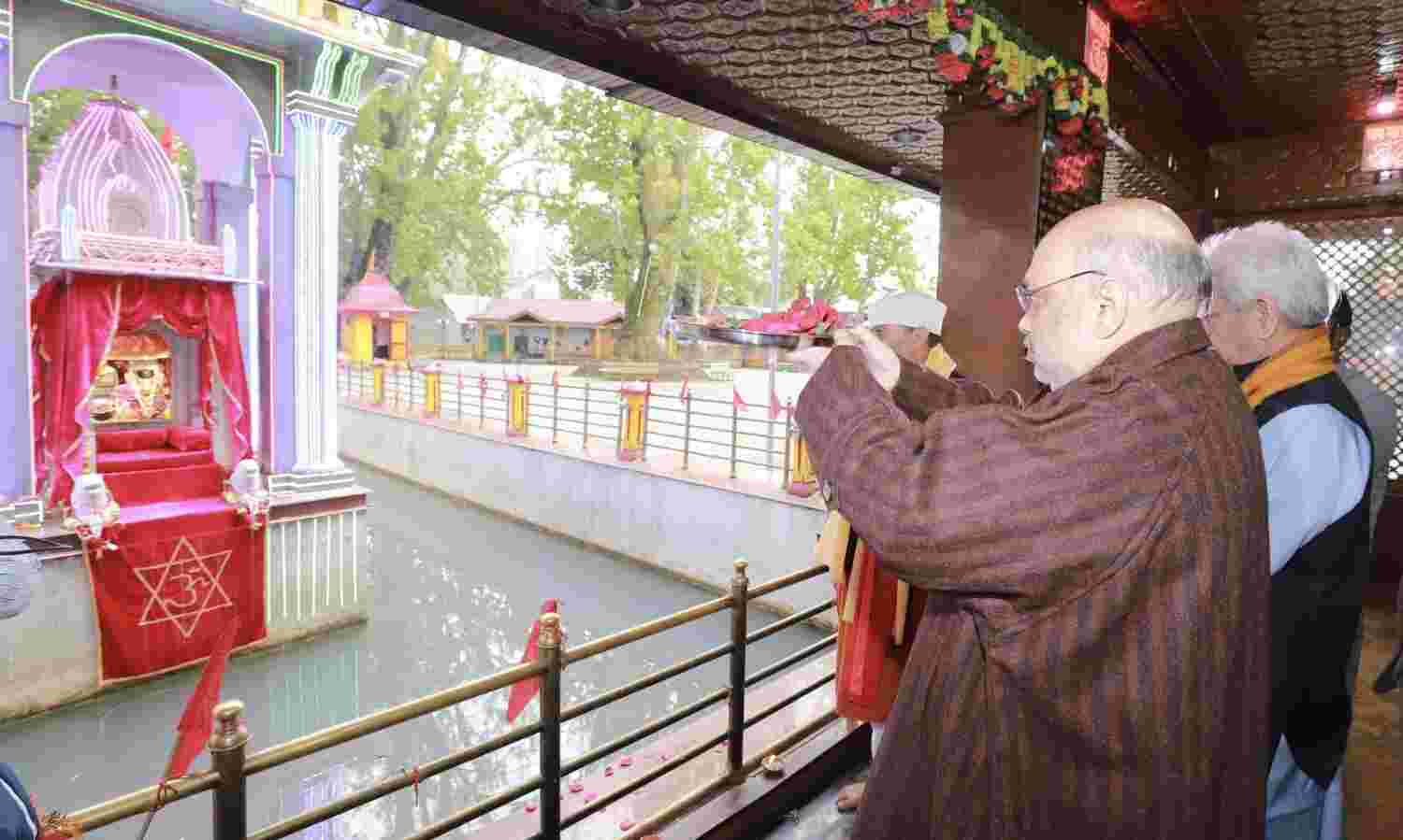 केंद्रीय गृहमंत्री आज जम्मू -कश्मीर को देंगे कई सौगात, खीर भवानी मंदिर में किए दर्शन