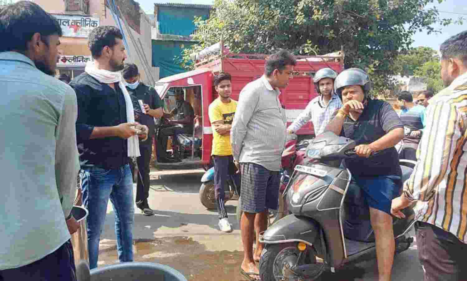 ऊर्जा मंत्री तोमर ने एक्टिवा से किया क्षेत्र का दौरा, सुनी जन समस्यायें