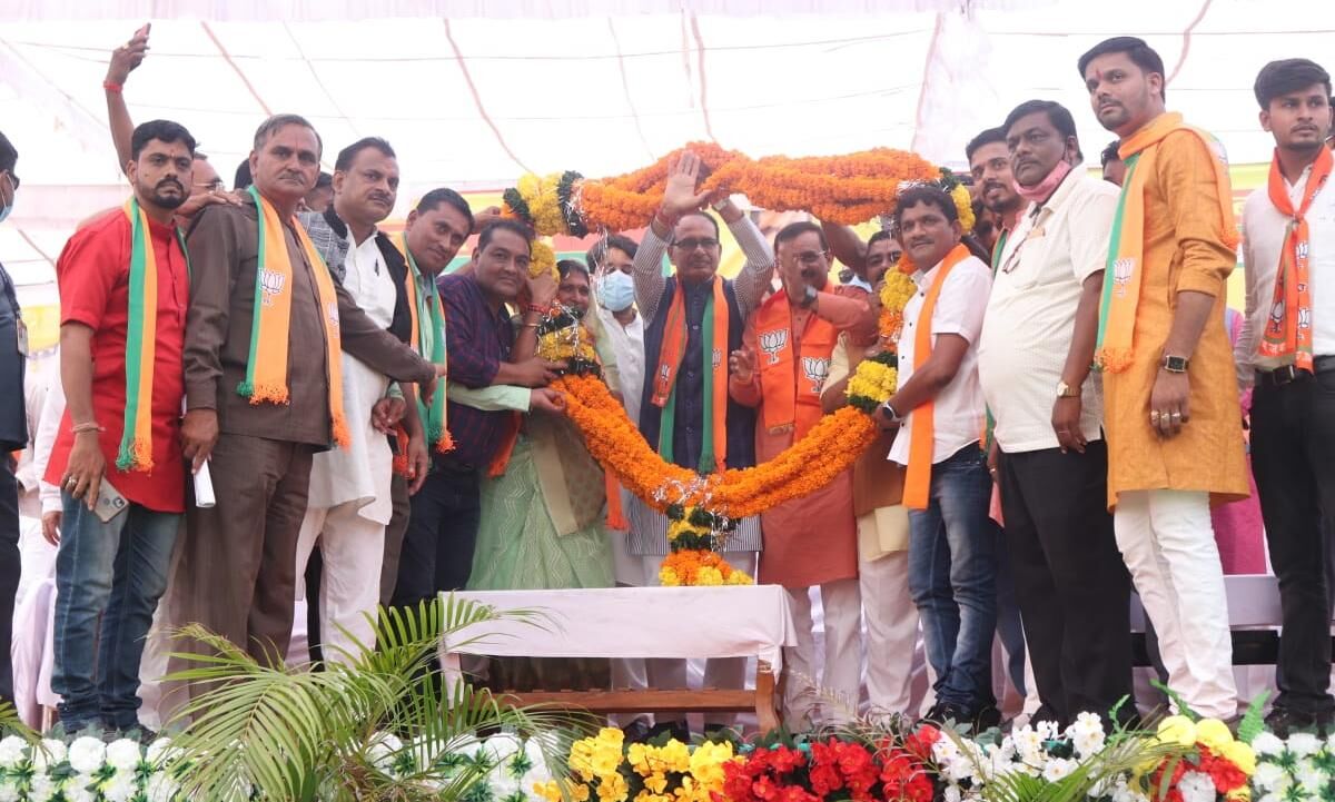 विकास की गारंटी, बच्चों का भविष्य उज्ज्वल बनाना मेरा संकल्पः शिवराज सिंह विकास की गारंटी, बच्चों का भविष्य उज्ज्वल बनाना मेरा संकल्पः शिवराज सिंह