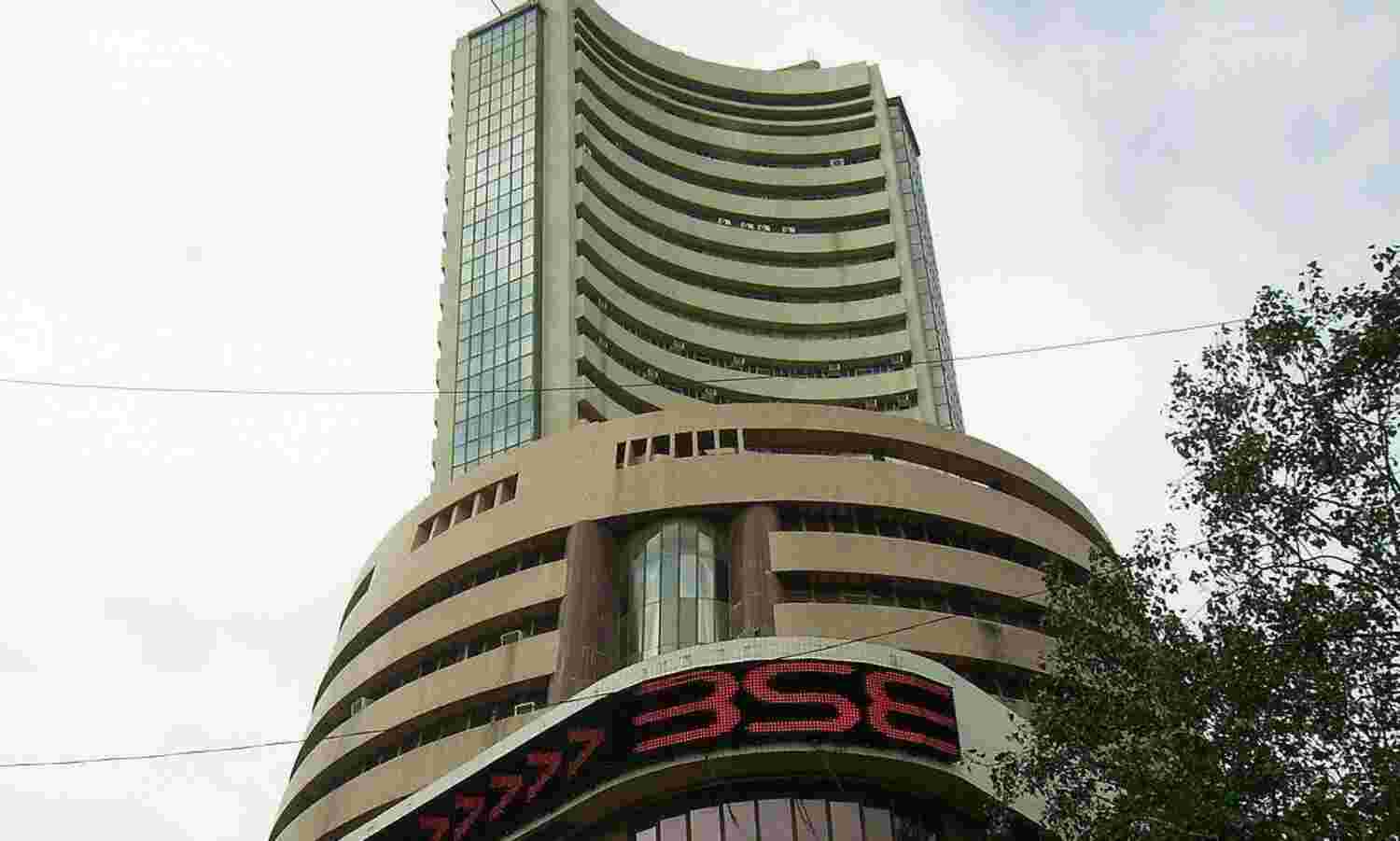 शेयर बाजार में आई गिरावट, सेंसेक्स 677 और निफ्टी 185 अंक लुढ़का