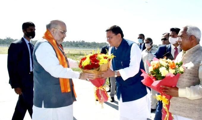 अमित शाह पहुंचे देहरादून, मुख्यमंत्री ने किया स्वागत