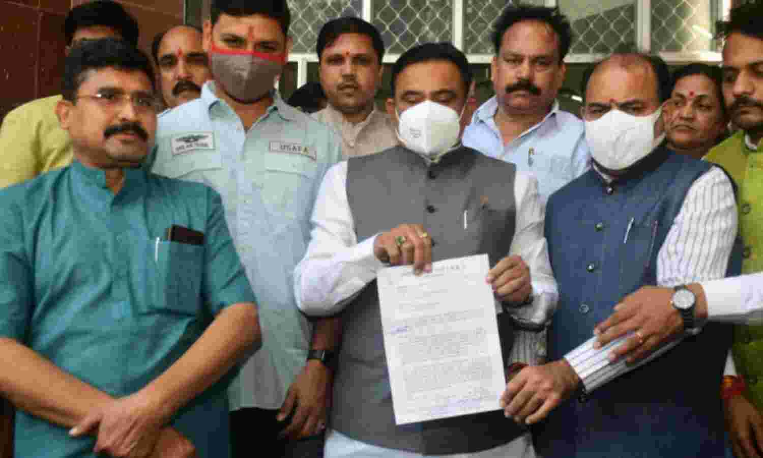 कांग्रेस प्रत्याशी ने की कार्यकर्ताओं से मारपीट, भाजपा ने की आयोग से शिकायत