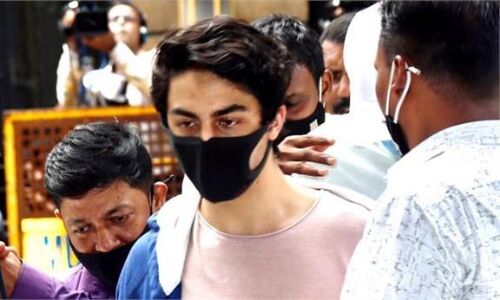 27 दिन बाद आर्यन खान की रिहाई, शाहरुख खान लेने पहुंचे आर्थर जेल 27 दिन बाद आर्यन खान की रिहाई, शाहरुख खान लेने पहुंचे आर्थर जेल