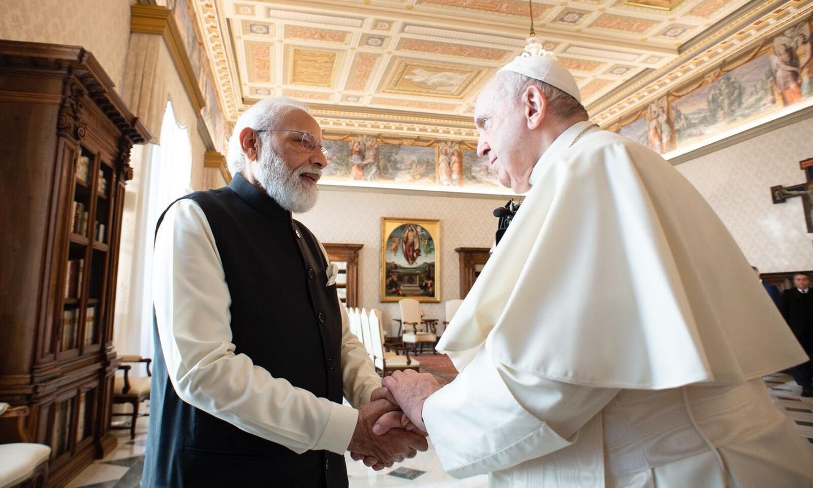 प्रधानमंत्री मोदी ने पोप फ्रांसिस से की मुलाकात, इन मुद्दों पर हुई चर्चा
