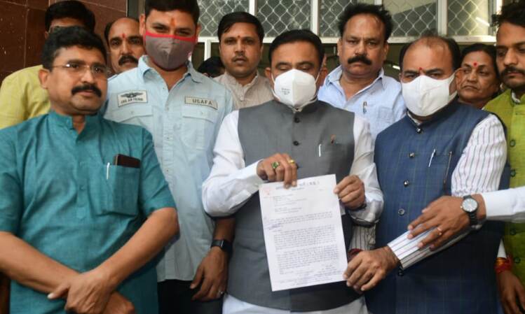 कांग्रेस प्रत्याशी ने की कार्यकर्ताओं से मारपीट, भाजपा ने की आयोग से शिकायत