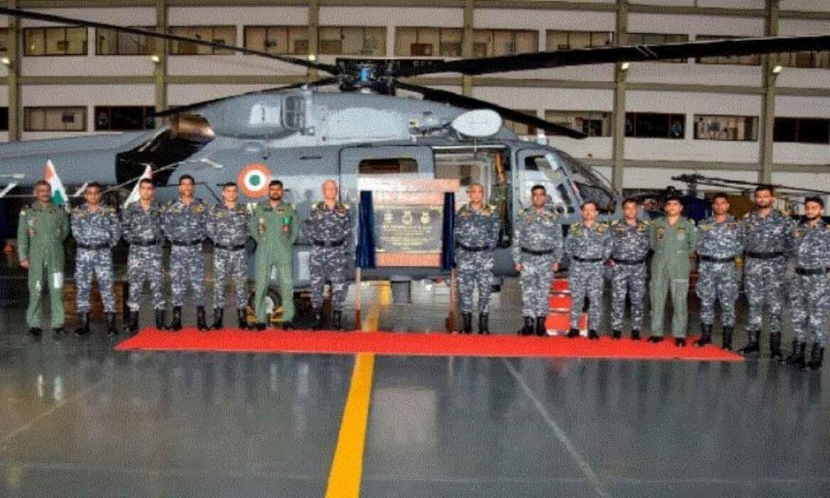 भारत की समुद्री ताकत बढ़ी, नौसेना ने एएलएच और एमके-III हेलीकॉप्टर शामिल किए