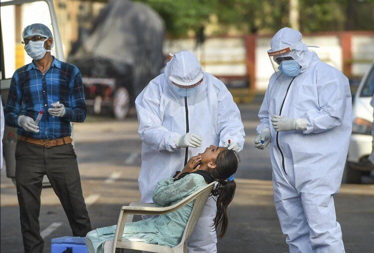 देश में फिर बढ़े संक्रमित, 10, 549 नए मरीज, 488 लोगों की मौत देश में फिर बढ़े संक्रमित, 10, 549 नए मरीज, 488 लोगों की मौत