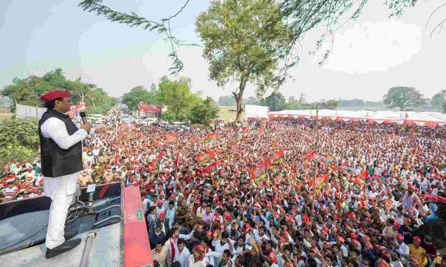 अखिलेश यादव चुनाव लड़ने से इंकार कर पलटे, अब कही ये...बात